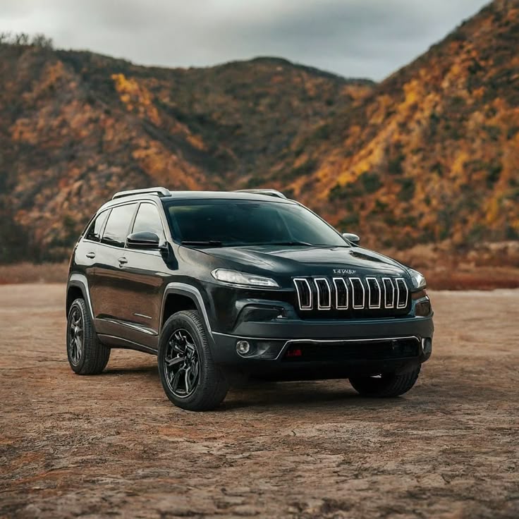 Jeep Cherokee blindada negra de lujo en CDMX, transporte ejecutivo y seguro Golden Drive
